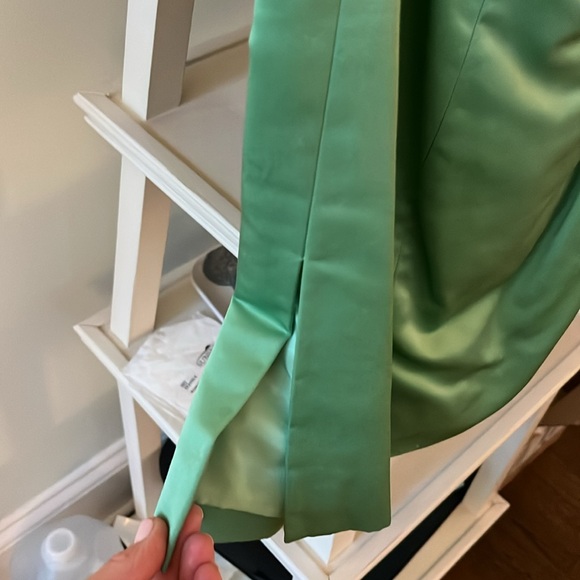 Elegant Green Dress with Palm Embroidery - Picture 3 of 5